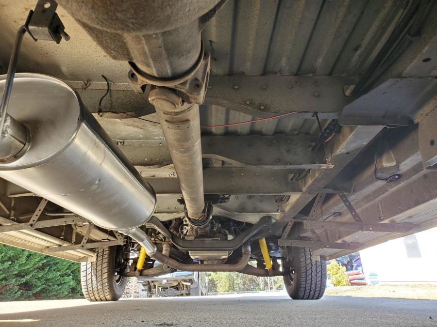 Днище и подвеска Chevrolet G20 Conversion Van  (CG21305) 1988 года  (фото 242 из 257)